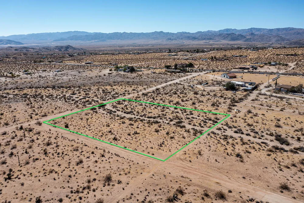204 Avenida Del Sol Joshua Tree, CA 92252