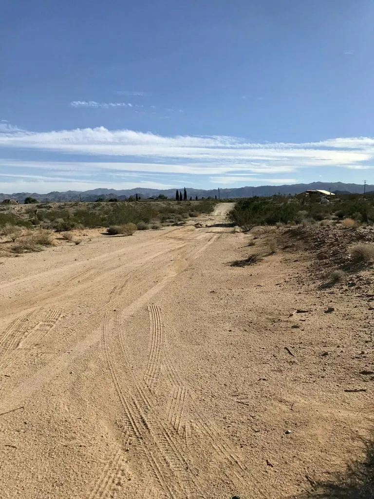 204 Avenida Del Sol Joshua Tree, CA 92252