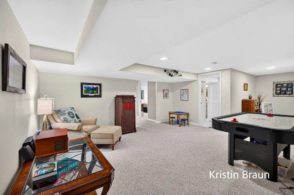 3694 Arborway Drive Norton Shores, MI 49441