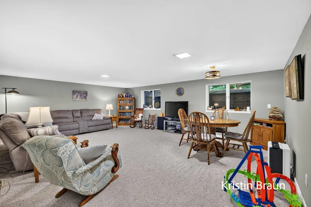 3694 Arborway Drive Norton Shores, MI 49441