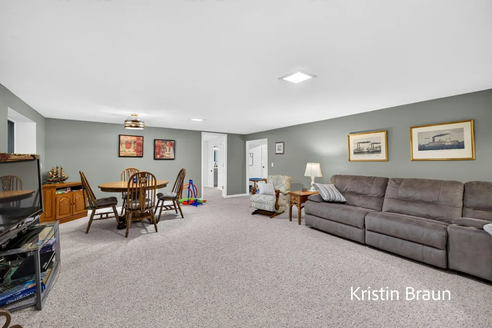 3694 Arborway Drive Norton Shores, MI 49441