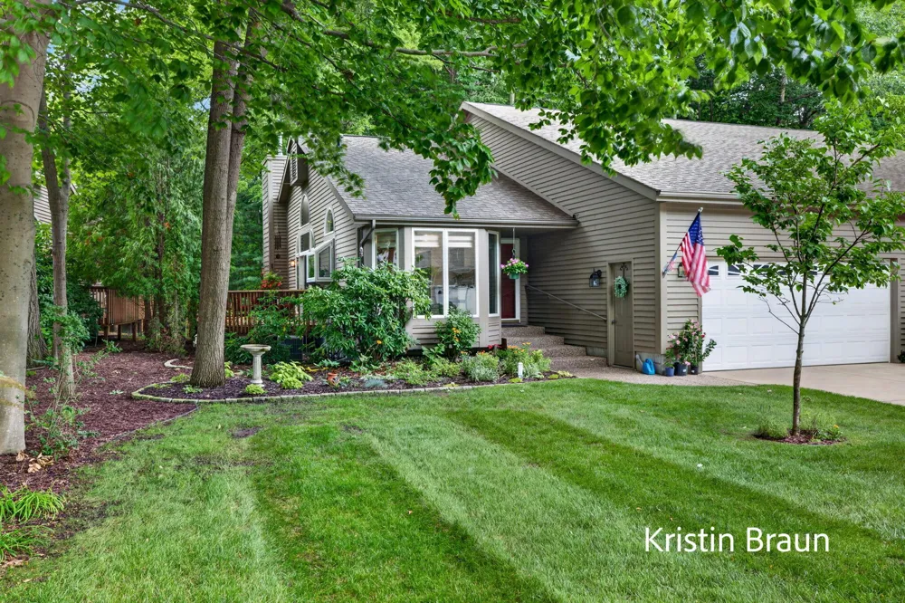 3694 Arborway Drive Norton Shores, MI 49441