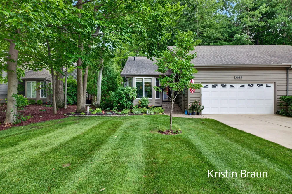 3694 Arborway Drive Norton Shores, MI 49441