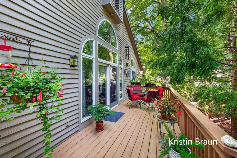 3694 Arborway Drive Norton Shores, MI 49441