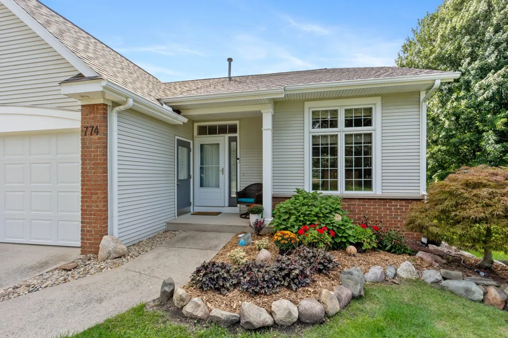774 Holly Creek Drive Holland, MI 49423