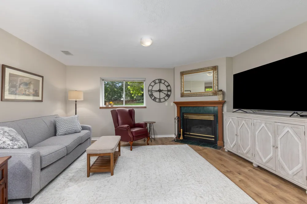 774 Holly Creek Drive Holland, MI 49423