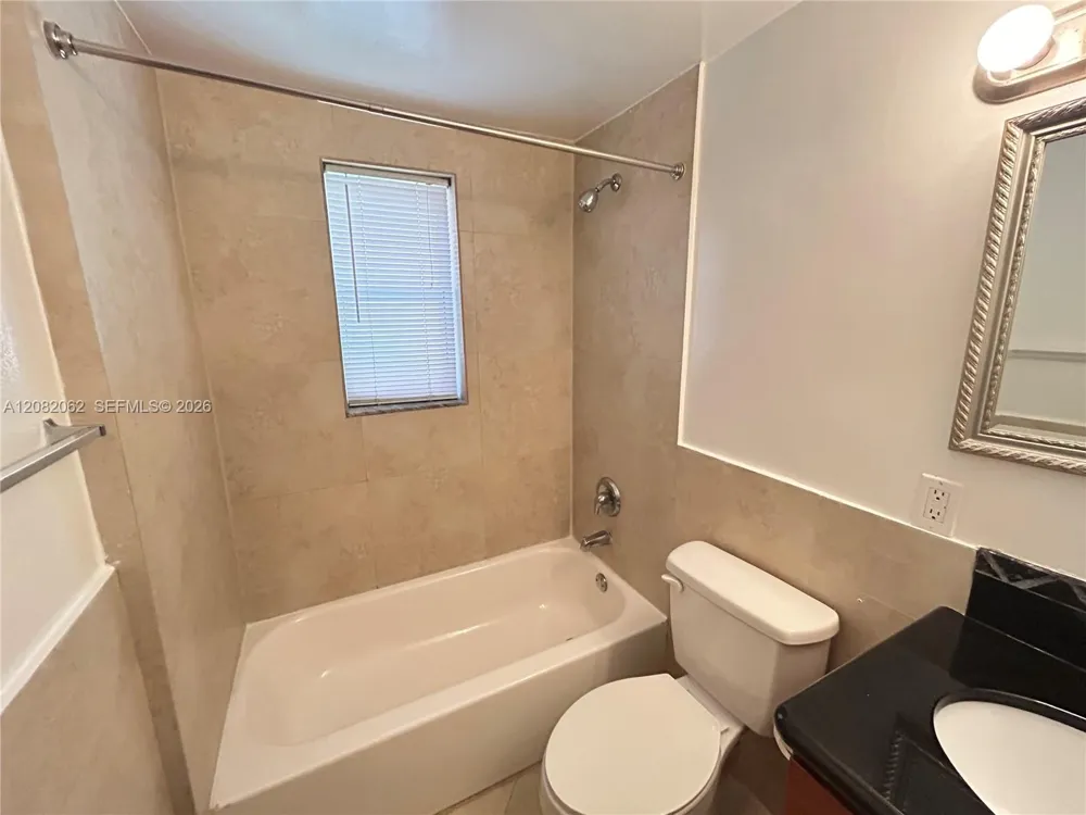 2880 Pine Tree Dr #3 Miami Beach, FL 33140