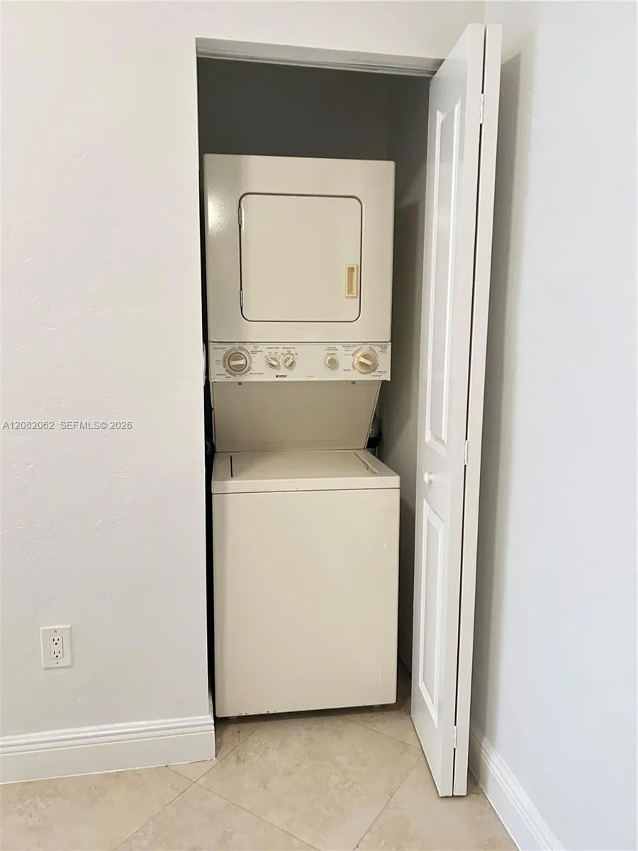 2880 Pine Tree Dr #3 Miami Beach, FL 33140