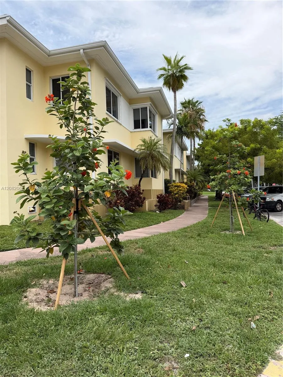 2880 Pine Tree Dr #3 Miami Beach, FL 33140