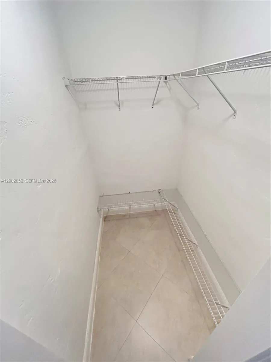 2880 Pine Tree Dr #3 Miami Beach, FL 33140