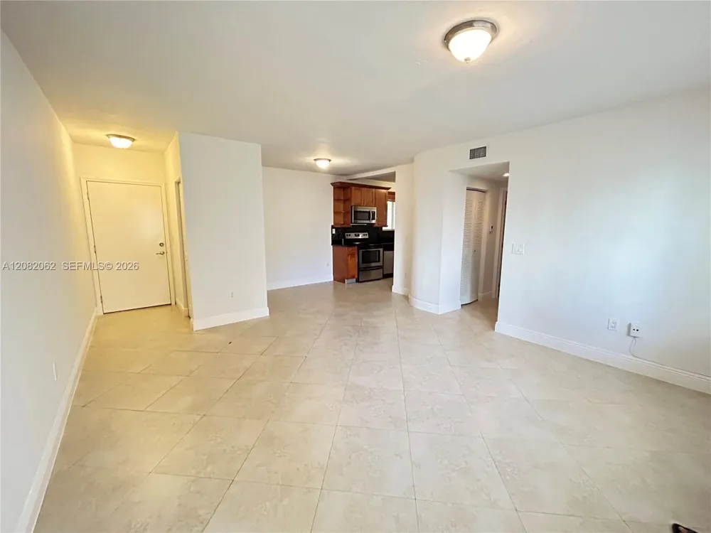 2880 Pine Tree Dr #3 Miami Beach, FL 33140