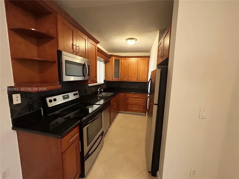 2880 Pine Tree Dr #3 Miami Beach, FL 33140
