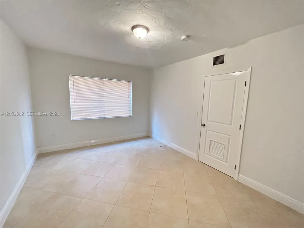 2880 Pine Tree Dr #3 Miami Beach, FL 33140