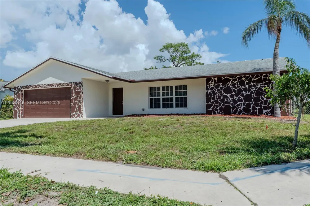 4513 Blue Pine Cir Lake Worth, FL 33463