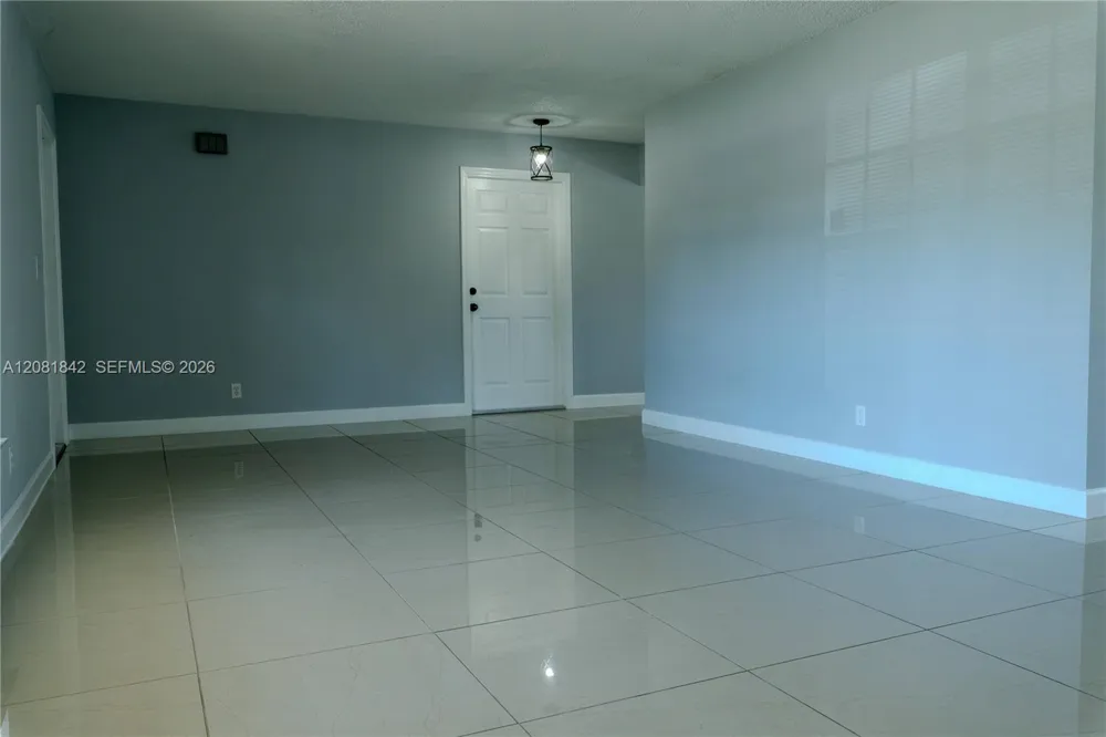 4513 Blue Pine Cir Lake Worth, FL 33463