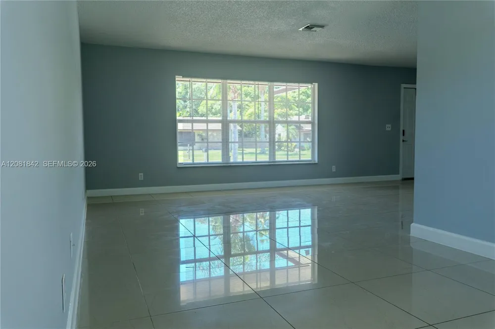 4513 Blue Pine Cir Lake Worth, FL 33463