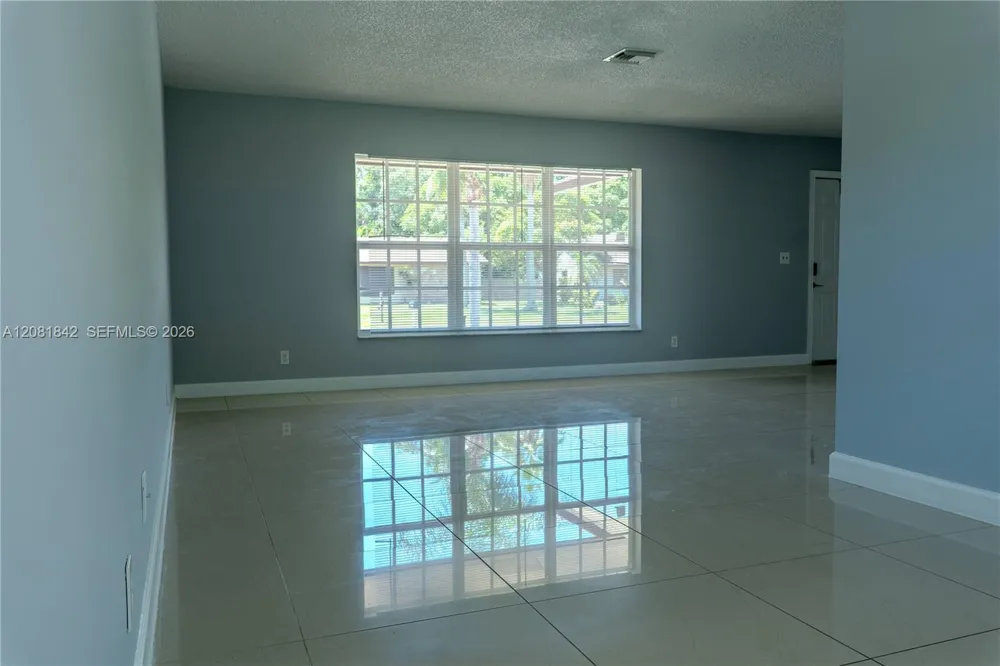 4513 Blue Pine Cir Lake Worth, FL 33463