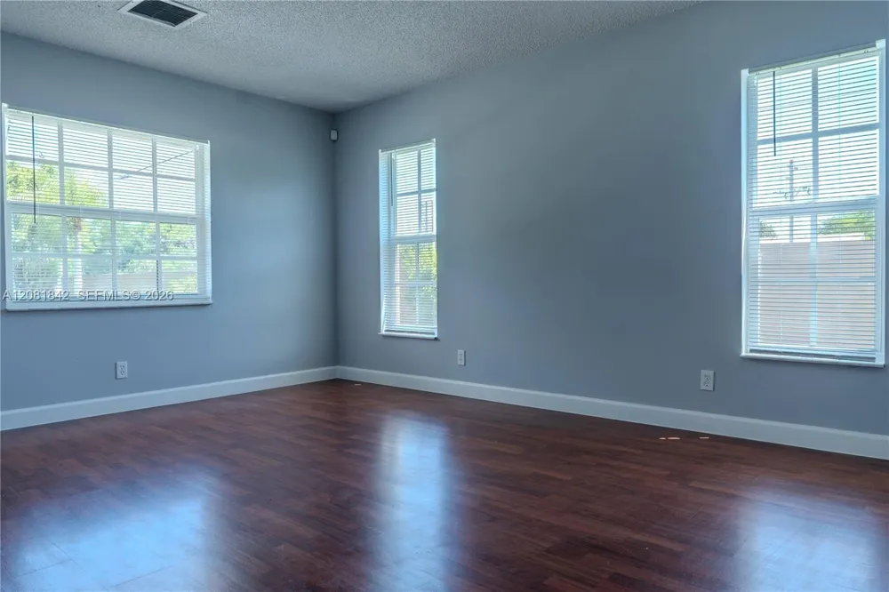4513 Blue Pine Cir Lake Worth, FL 33463