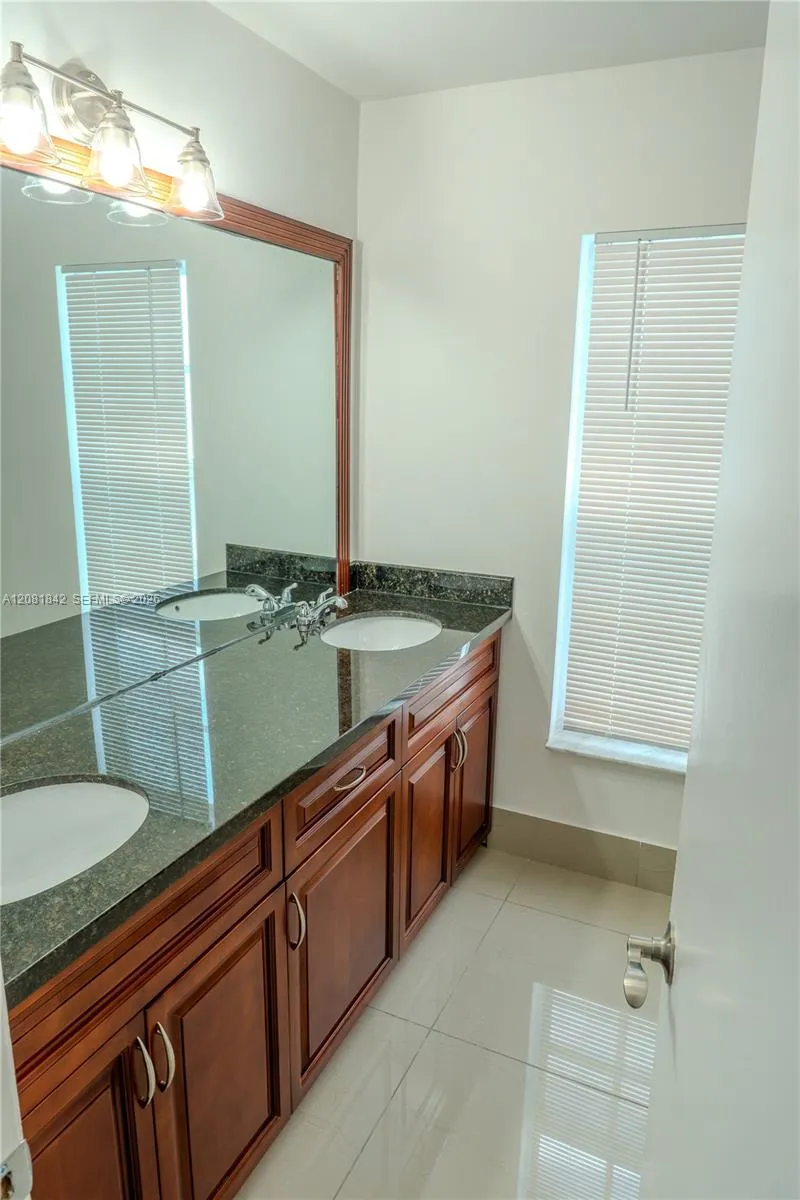 4513 Blue Pine Cir Lake Worth, FL 33463