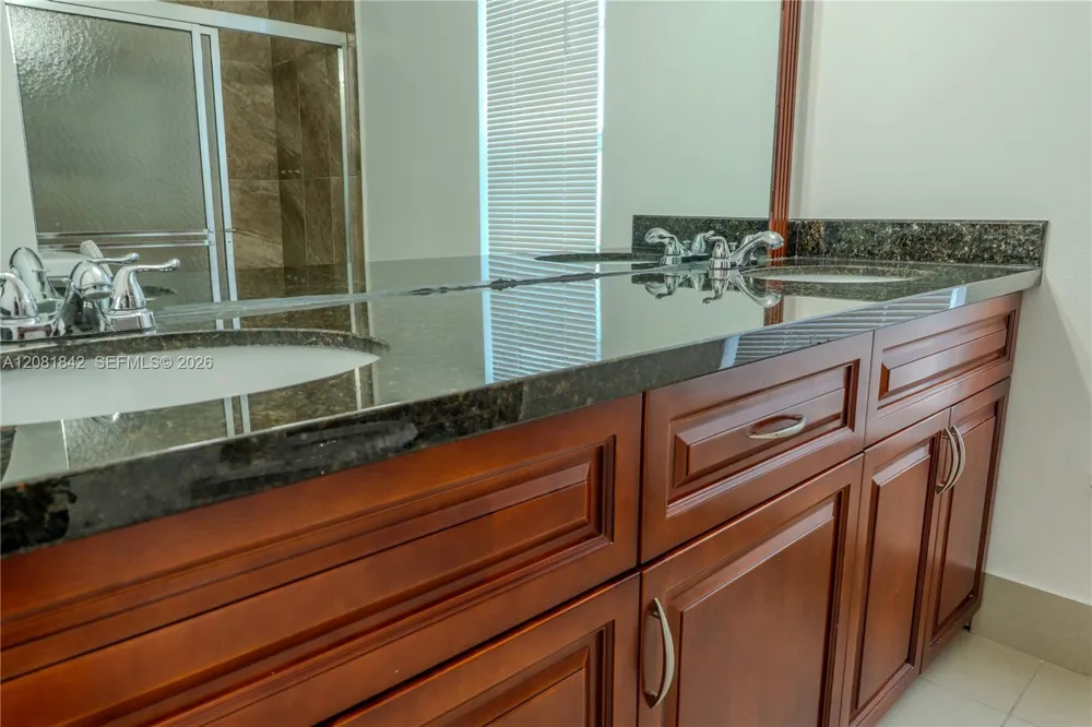 4513 Blue Pine Cir Lake Worth, FL 33463