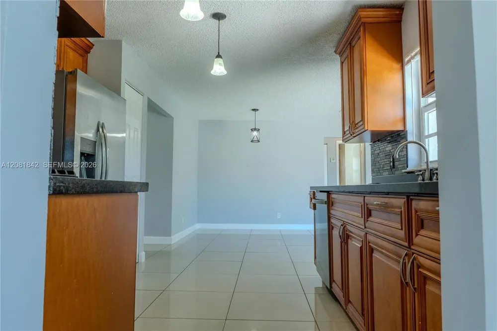 4513 Blue Pine Cir Lake Worth, FL 33463