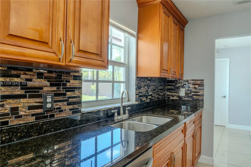 4513 Blue Pine Cir Lake Worth, FL 33463