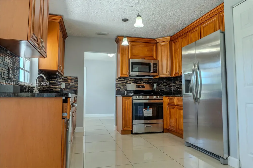 4513 Blue Pine Cir Lake Worth, FL 33463