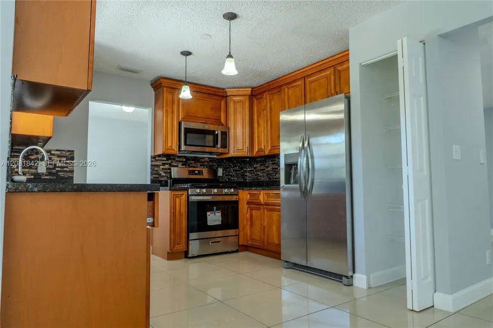 4513 Blue Pine Cir Lake Worth, FL 33463