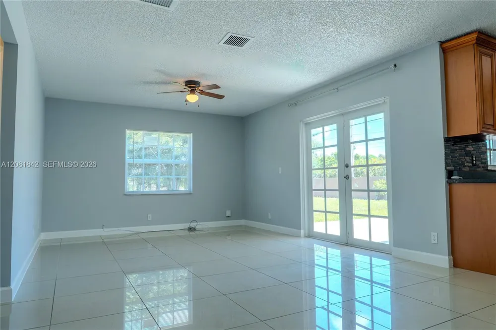 4513 Blue Pine Cir Lake Worth, FL 33463
