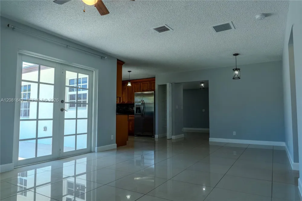 4513 Blue Pine Cir Lake Worth, FL 33463