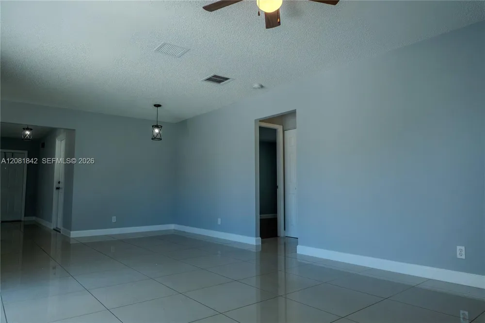 4513 Blue Pine Cir Lake Worth, FL 33463