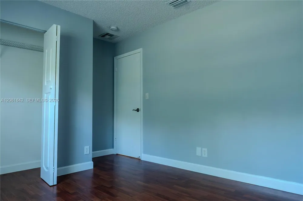 4513 Blue Pine Cir Lake Worth, FL 33463