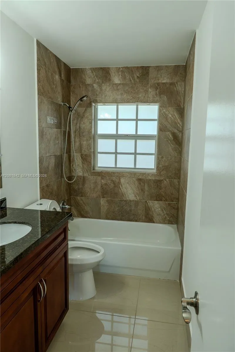 4513 Blue Pine Cir Lake Worth, FL 33463