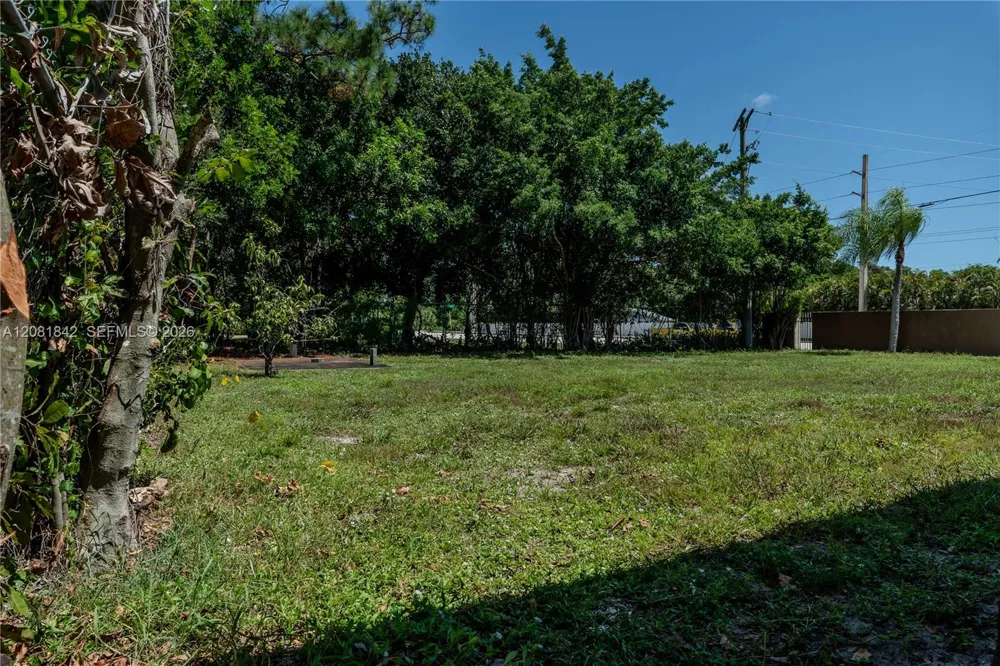 4513 Blue Pine Cir Lake Worth, FL 33463