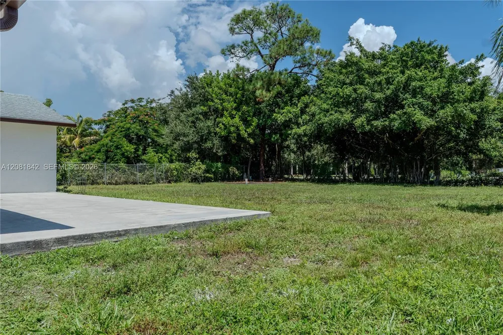 4513 Blue Pine Cir Lake Worth, FL 33463