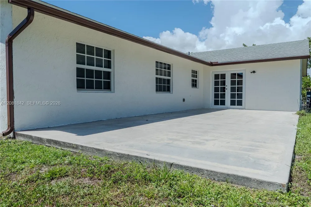 4513 Blue Pine Cir Lake Worth, FL 33463