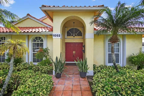 1052 W SHORE DRIVE