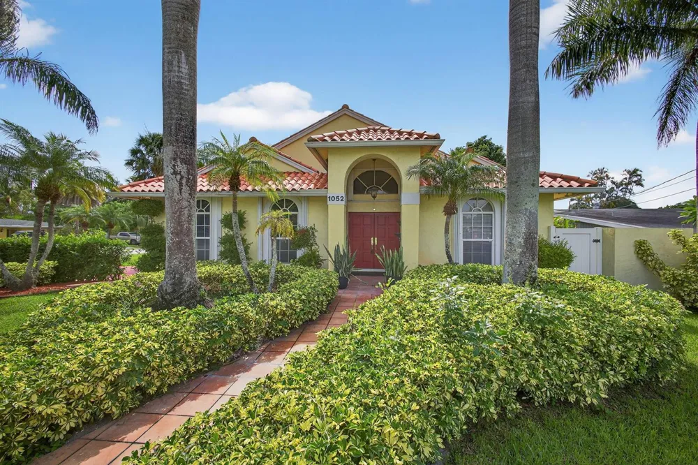 1052 W SHORE DRIVE West Palm Beach, FL 33406