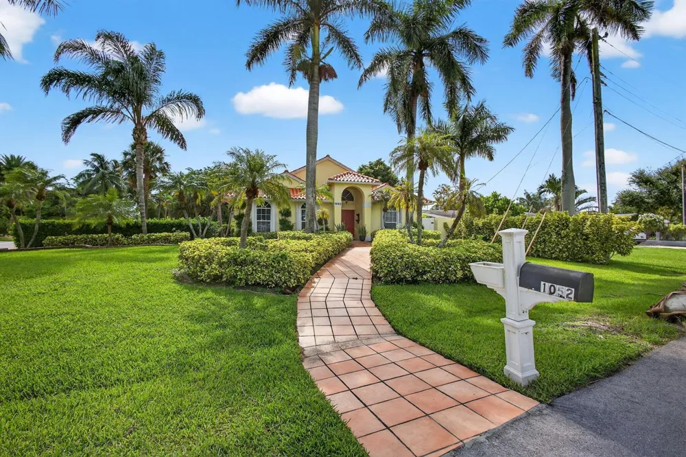 1052 W SHORE DRIVE West Palm Beach, FL 33406