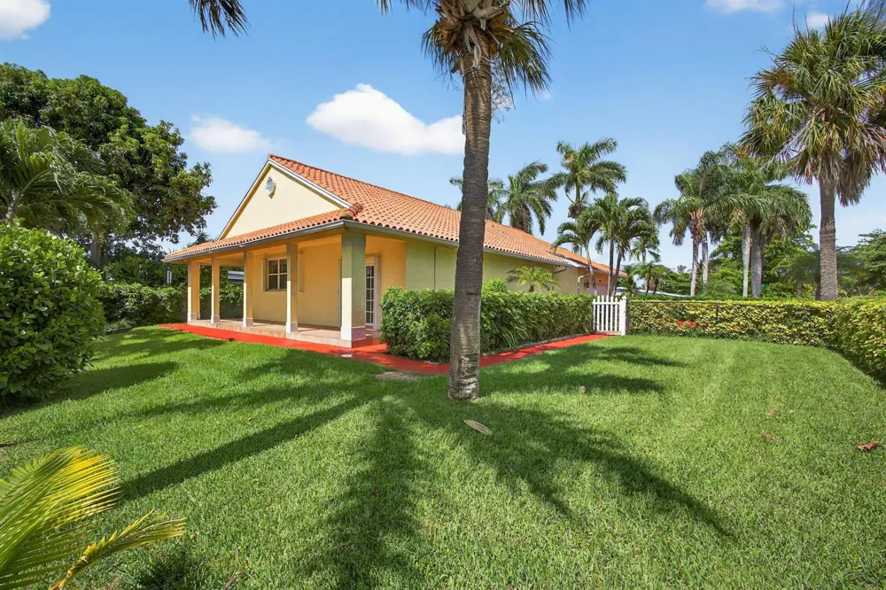 1052 W SHORE DRIVE West Palm Beach, FL 33406