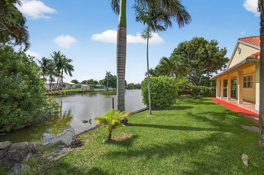 1052 W SHORE DRIVE West Palm Beach, FL 33406
