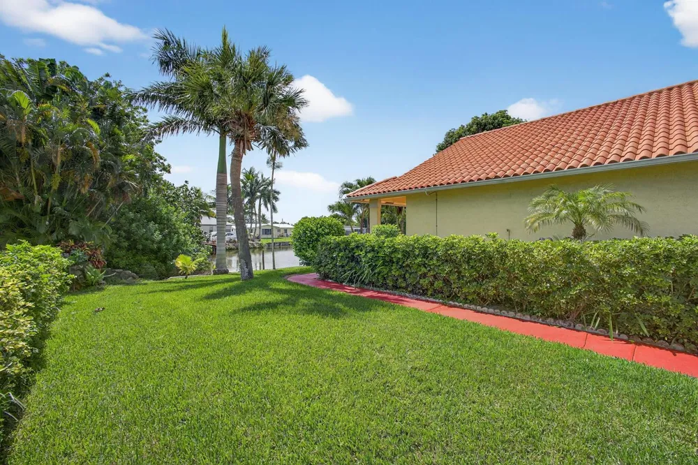 1052 W SHORE DRIVE West Palm Beach, FL 33406