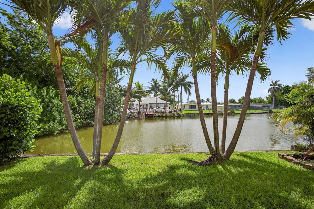 1052 W SHORE DRIVE West Palm Beach, FL 33406