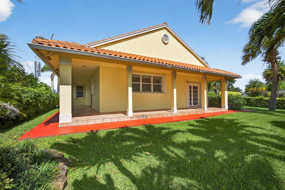 1052 W SHORE DRIVE West Palm Beach, FL 33406