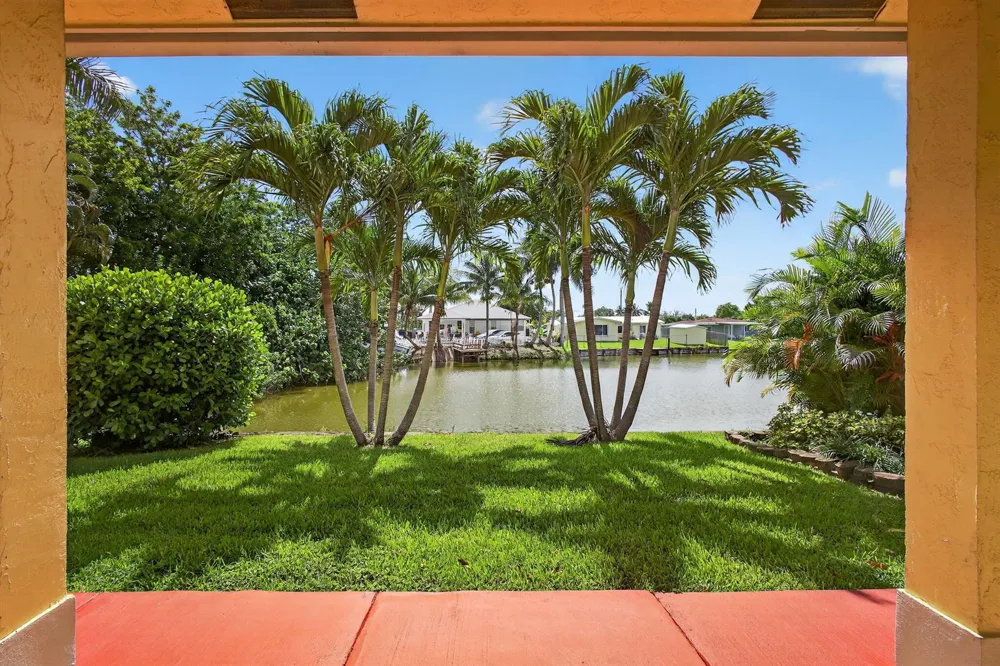 1052 W SHORE DRIVE West Palm Beach, FL 33406
