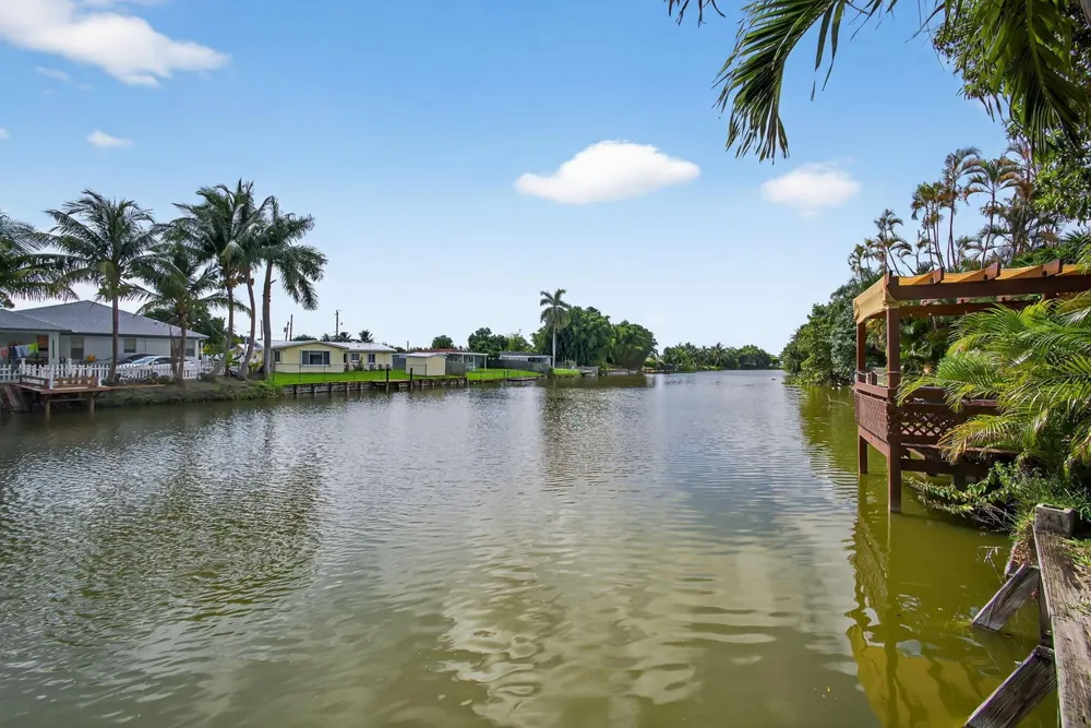 1052 W SHORE DRIVE West Palm Beach, FL 33406
