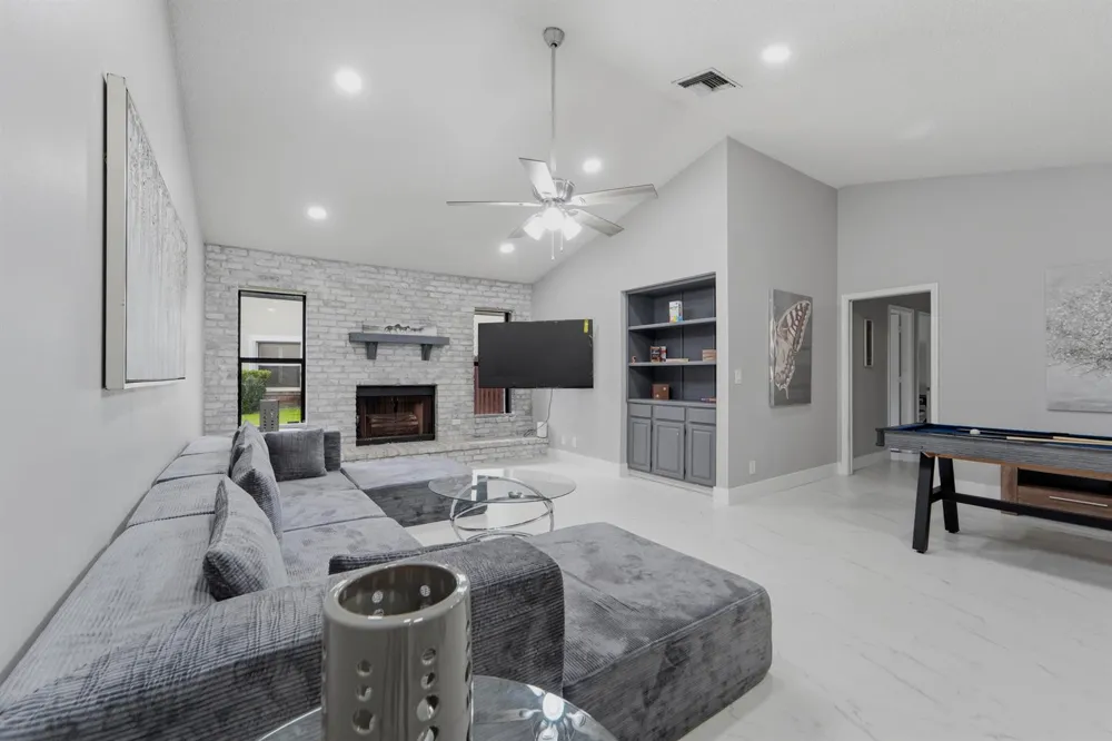 301 KNOTTY WOOD LANE Wellington, FL 33414