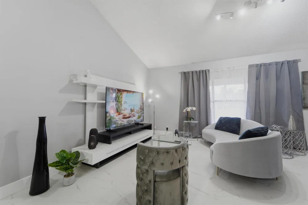 301 KNOTTY WOOD LANE Wellington, FL 33414