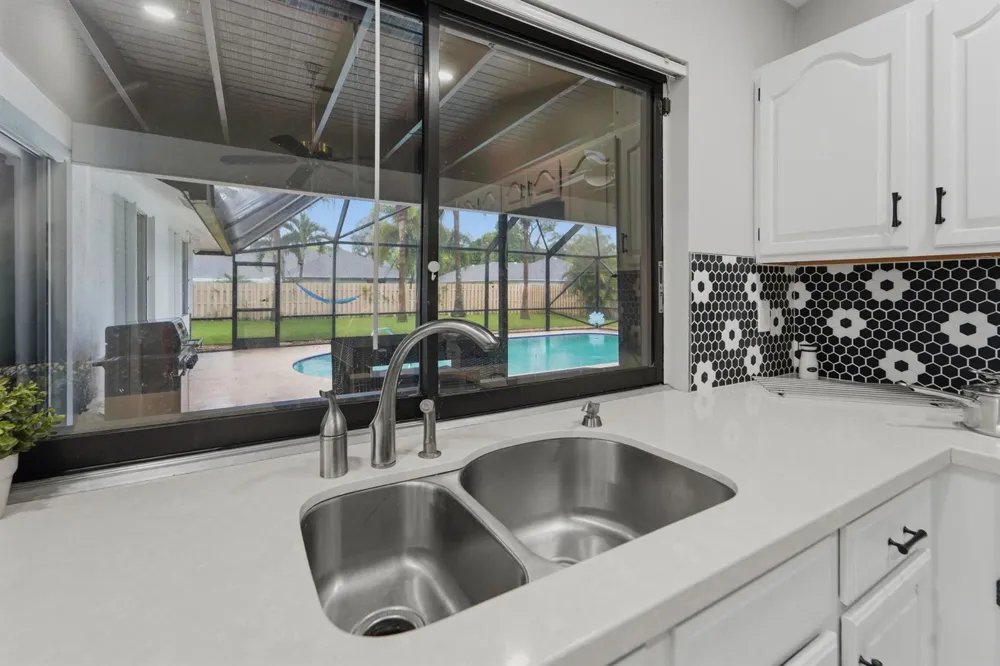 301 KNOTTY WOOD LANE Wellington, FL 33414