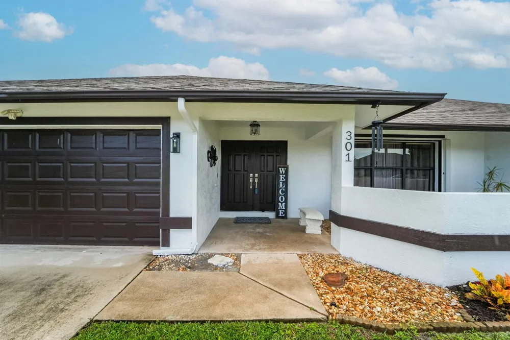 301 KNOTTY WOOD LANE Wellington, FL 33414